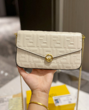 Невелика жіноча сумка (коричнева)