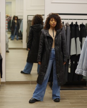 Жіночий шкіряний зимовий пуховик (чорний)