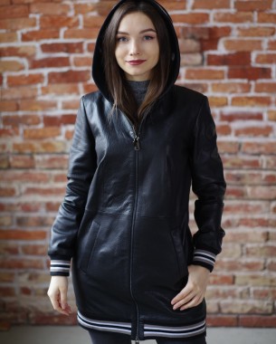 Жіноча шкіряна куртка з капюшоном (чорна)