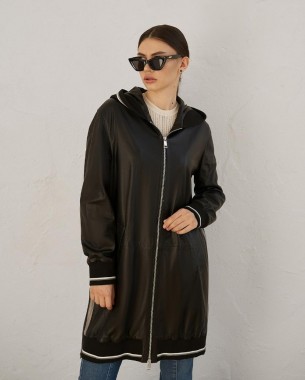 Жіноча шкіряна куртка з капюшоном