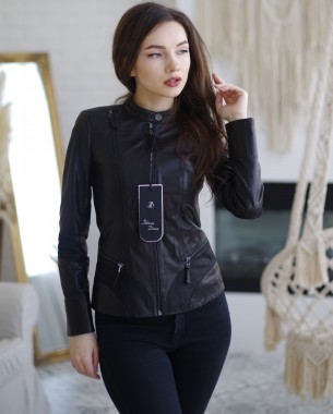 Шкіряна жіноча куртка класичного стилю (чорна)